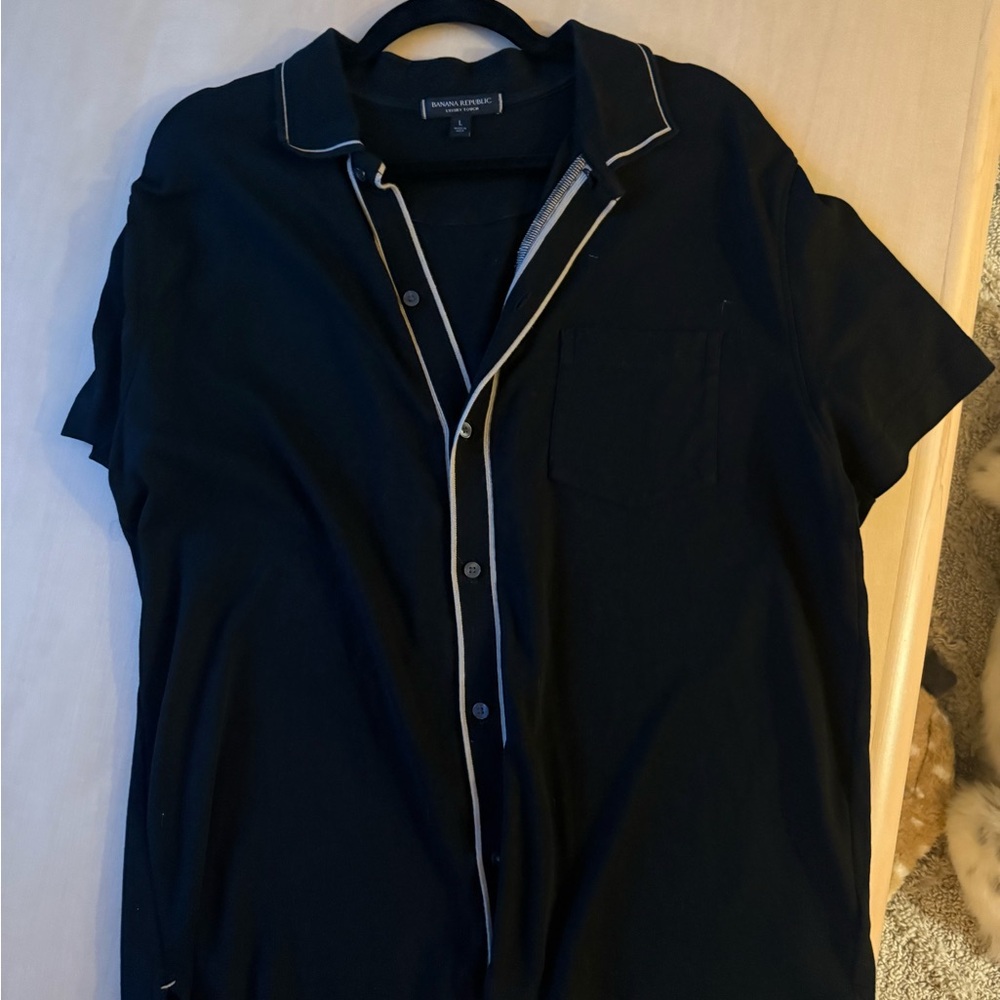 Banana Republic Black and White Casual Button Down Shirt